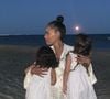 Pendant des années, l'artiste a eu le sentiment de porter un poids immense sur ses “petites épaules”, elle a cru à une “malédiction”. 

Amel Bent avec ses filles Sofia et Hana lors de vacances dans le sud de la France. Instagram