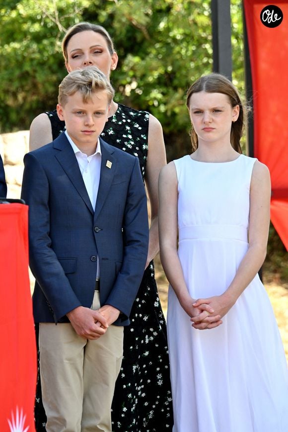 Le prince Albert II de Monaco, la princesse Charlène de Monaco, le prince Jacques de Monaco, marquis des Baux et la princesse Gabriella de Monaco lors de leur visite officielle aux Baux-de-Provence, France, le 5 septembre 2026. © Bruno Bebert/Bestimage