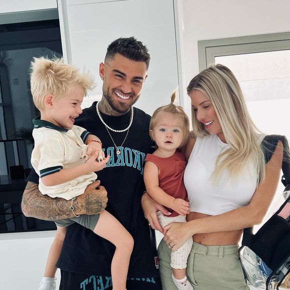 Jessica Thivenin et Thibault Garcia avec Maylone et Leewan sur Instagram.
Crédit : Instagram