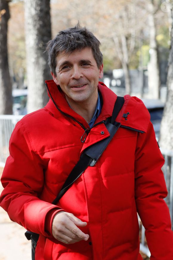 Exclusif - Thomas Sotto - Arrivées de l'émission "Vivement Dimanche" qui sera diffusée le 17 octobre 2021 au Studio Gabriel à Paris, France, le 13 octobre 2021. © Christophe Clovis/ Bestimage