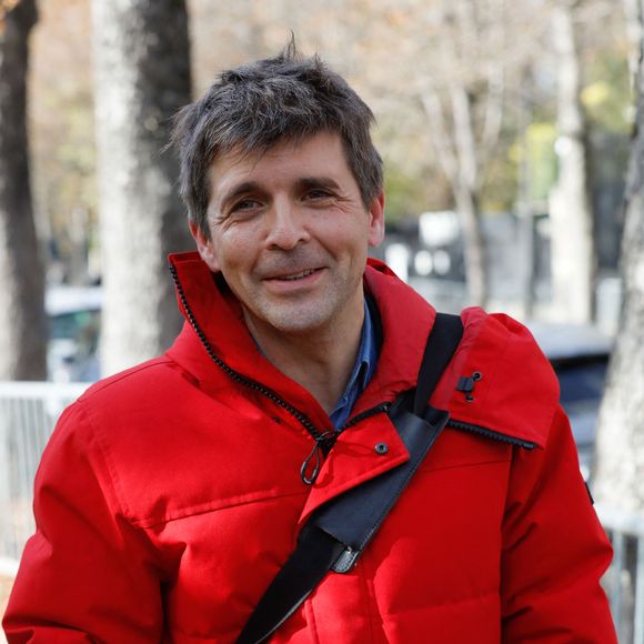 Exclusif - Thomas Sotto - Arrivées de l'émission "Vivement Dimanche" qui sera diffusée le 17 octobre 2021 au Studio Gabriel à Paris, France, le 13 octobre 2021. © Christophe Clovis/ Bestimage