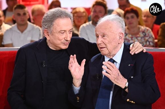 Michel Drucker et Philippe Bouvard - Enregistrement de l'émission Vivement dimanche au studio Gabriel, presentée par M.Drucker, diffusée sur France 3 le 9 octobre 2022.
© Guillaume Gaffiot / Bestimage