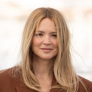 La veille, l'actrice avait déjà brillé sur les marches dans une robe courte signée Saint Laurent.

Virginie Efira - Photocall du film "Histoires Parallèles" lors du 79ème Festival International du Film de Cannes, le 15 mai 2026.
© Jacovides/Moreau/Bestimage
