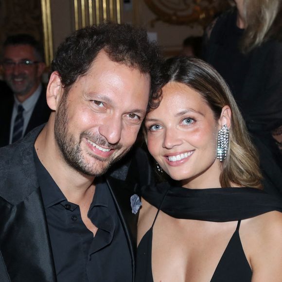 Gennifer Demey est l'un des visages de M6, comme son époux Eric Antoine.

Éric Antoine et sa femme Gennifer Demey - Gala « Vaincre le Cancer » au Cercle Interallié à Paris. 

© Bertrand Rindoff / Bestimage