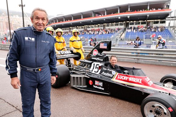 Pierre Casiraghi et Beatrice Borromeo, amis de Jacky Ickx, ont pu retrouver l’ancien champion de F1 le 25 avril dernier. C’est ce dernier qui a ouvert la parade Cavallino Classic Monaco Ferrari.

Jacky Ickx lors du 15ème Grand Prix de Monaco Historique le 26 avril 2026.
© Claudia lbuquerque / Bestimage