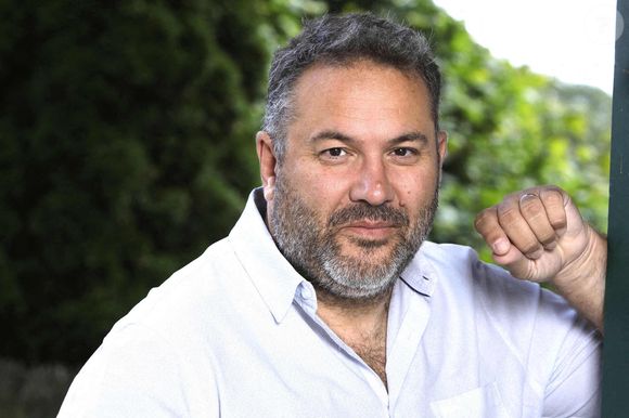 Bruce Toussaint pose lors d'une séance de portraits à Paris, France, le 20 août 2024. Photo par VIM/ABACAPRESS.COM