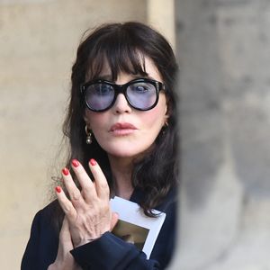 sur son vécu sentimental
Isabelle Adjani - Personnalités aux obsèques de Jean-Paul Rappeneau en l’église Saint-Sulpice à Paris le 10 septembre 2026.
©Agence / Bestimage