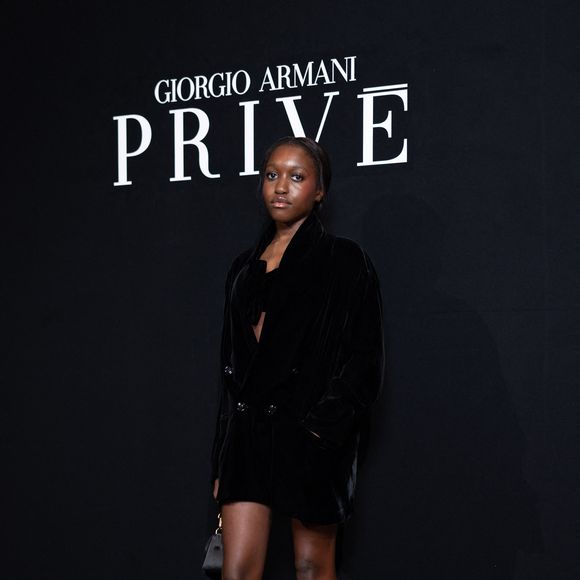 Oumy Bruni-Garrel (fille de Louis Garrel et Valeria Bruni-Tedeschi) au photocall du défilé Armani Privé "Collection Haute Couture Printemps/Eté 2026", lors de la Fashion Week de Paris, le 27 janvier 2026. © Julien Sarkissian / Bestimage