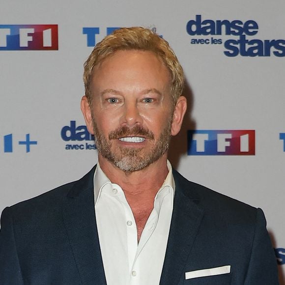 Il a participé à la quatrième saison de la version américaine avec la danseuse Cheryl Burke

Ian Ziering - Photocall de lancement de la saison 2026 de "Danse avec les stars" (DALS) au siège de TF1 à Boulogne-Billancourt le 18 décembre 2025. © Coadic Guirec/Bestimage