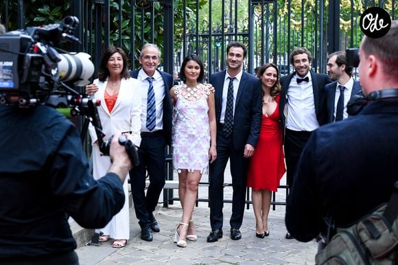 La famille Kretz : "L'Agence" sur TMC  : Sandrine et Olivier Kretz, Valentin et sa femme Charina Sarte, Martin et sa femme Eve von Romberg et Louis - Soirée de gala des 50 ans de la Fondation Claude Pompidou à l'Hôtel Marcel Dassault à Paris le 12 avril 2022.
C'est à l'Hôtel Marcel Dassault, au rond-point des Champs Elysées, que s'est tenue le mardi 12 avril, la soirée de gala des 50 ans de la Fondation Claude Pompidou.
Cette Fondation créée par l’épouse du Président Georges Pompidou, est la seule fondation de femmes de Présidents toujours en activité. Grâce à ses centres répartis en France, et ses équipes de bénévoles, elle vient en aide aux enfants handicapés, aux malades d'Alzheimer, aux personnes atteintes d'autisme et aux personnes vulnérables.
 La soirée de gala,  présentée par le journaliste  Frédéric.Taddéi, est organisée et financée par Monique Pozzo di Borgo, Natacha.Dassault et Marie-Héléne Habert-Dassault. Elle a réunit des personnalités de tous horizons autour d'une vente aux enchères au profit de la Fondation, orchestrée par le commissaire-priseur d'Artcurial, Arnaud Oliveux, en présence d'Alain Pompidou Président de la Fondation et son épouse Nicole, de Laurent.Dassault, Victor.Habert- Dassault, David de.Rothschild et de Richard.Hutin, directeur général de la Fondation Claude Pompidou.

Rachid Bellak / LMS / Bestimage
