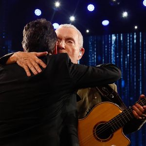 Exclusif - Laurent Gerra, Bernard Lavilliers lors de l'enregistrement de l'émission "Laurent Gerra, l'anniversaire événement" présentée par S.Bern et qui sera diffusée le 7 juin 2025 sur France 2, au théâtre Marigny, à Paris, France, le 28 avril 2025. © Clovis-Moreau/Bestimage
