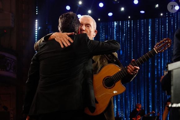 Exclusif - Laurent Gerra, Bernard Lavilliers lors de l'enregistrement de l'émission "Laurent Gerra, l'anniversaire événement" présentée par S.Bern et qui sera diffusée le 7 juin 2025 sur France 2, au théâtre Marigny, à Paris, France, le 28 avril 2025. © Clovis-Moreau/Bestimage