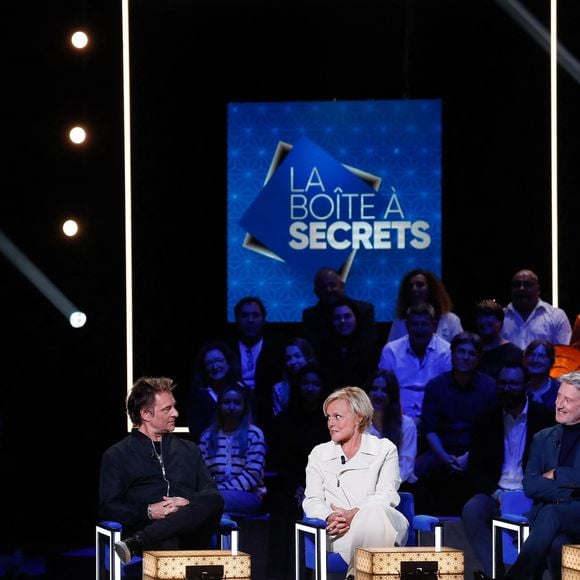 Exclusif - No Web - Faustine Bollaert, David Hallyday, Muriel Robin, Antoine de Caunes - Enregistrement de l'émission "La Boîte à secrets", au Studio du Lendit, présentée par F.Bollaert et diffusée le 24 janvier sur France 3. Le 16 décembre 2024
© Christophe Clovis / Bestimage