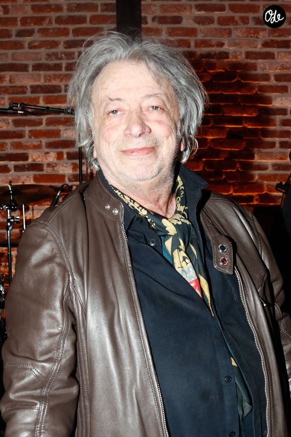 Le chanteur cite notamment Landévennec, dans le Finistère, où il aime se rendre pour quelques jours.

Exclusif - Hervé Vilard - Dernier tour de chant de Jean-Jacques Debout au club "Le Bal Blomet " à Paris le 22 mars 2025. Jean-Jacques Debout, qui nous a écrit de si belles chansons, interpète un mélange de ses anciens succès de et de nouvelles compostions "Au Revoir Mais Pas Adieu", dont une consacrée au Bal Blomet. © Christophe Clovis/Bestimage