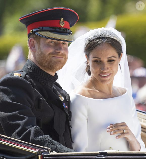 Harry et Meghan sont-ils coincés dans leur mariage ?
Le prince Harry, duc de Sussex, et Meghan Markle, duchesse de Sussex, en calèche à la sortie du château de Windsor après leur mariage