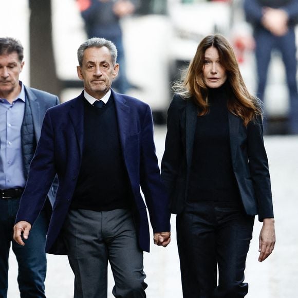 Nicolas Sarkozy, accompagné de sa femme Carla Bruni, sort de son domicile pour être incarcéré à la prison de La Santé à Paris le 21 octobre 2025.
Ce mardi 21 octobre 2025, Nicolas Sarkozy entre en prison. Condamné à cinq ans de prison ferme dans l'affaire du financement libyen, l'ancien président de la République doit purger sa peine à la maison d'arrêt de la Santé, à Paris.

© Moreau / Jacovides / Bestimage