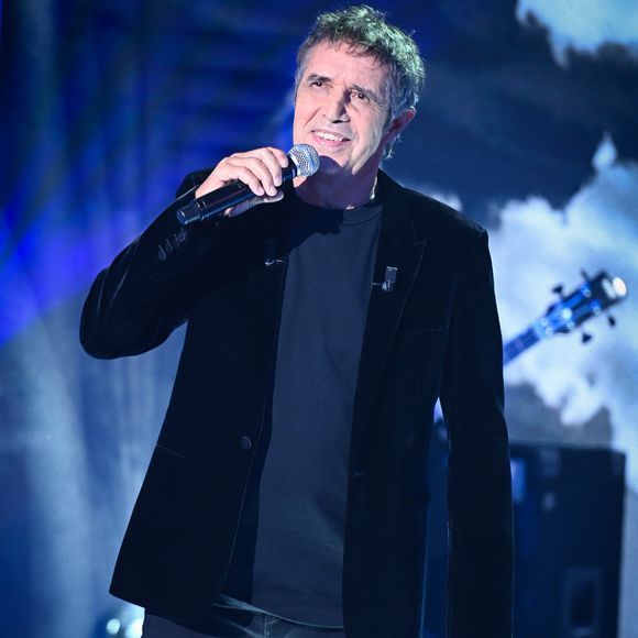 Julien Clerc - Enregistrement de l'émission Vivement dimanche au studio rive gauche présentée par M. Drucker avec une diffusion sur France 3 le 23 novembre. © Guillaume Gaffiot/Bestimage