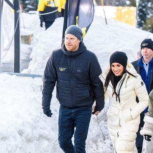 Le prince Harry, duc de Sussex et Meghan Markle, duchesse de Sussex, assistent à un match de basketball en fauteuil lors des "Invictus Games Vancouver Whistler 2025" à Vancouver, le 9 février 2025. Backgrid USA / Bestimage