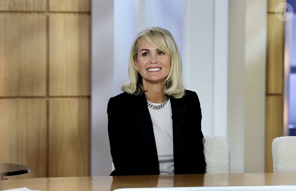 Exclusif - Laeticia Hallyday lors de l'enregistrement de l'émission de télévision "C L'Hebdo" sur France 5 Spéciale Johnny Hallyday diffusée le 16 décembre  et présentée par A.Casse à Paris, France, le 22 novembre 2023. © Dominique Jacovides/Bestimage