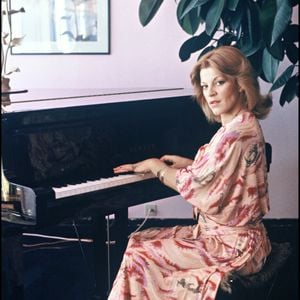 Le fils de Nicoletta a appris à jouer du piano sur cet instrument de musique.

Archives - Rendez-vous avec Nicoletta à son domicile parisien en 1978. Copyright : Jean-Claude Woestelandt/Bestimage
