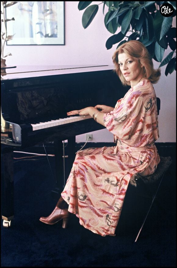 Le fils de Nicoletta a appris à jouer du piano sur cet instrument de musique.

Archives - Rendez-vous avec Nicoletta à son domicile parisien en 1978. Copyright : Jean-Claude Woestelandt/Bestimage