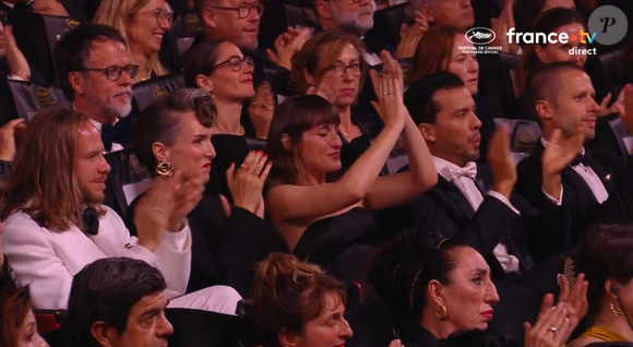 Mylène Farmer chante au Festival de Cannes, Juliette Armanet émue - capture d'écran France 2