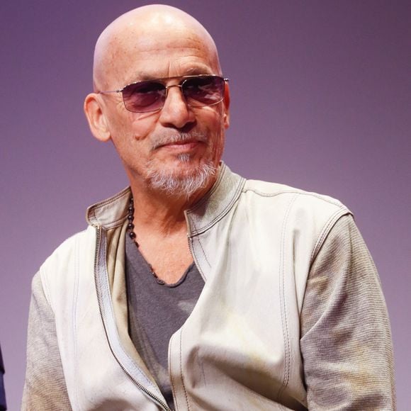 Florent Pagny - Cérémonie de remise des prix des Ambassadeurs ELA et lancement de la nouvelle campagne "Mets tes baskets et bats la maladie" à la Cité des Sciences et de l'Industrie à Paris. Le 7 juin 2023
© Christophe Clovis / Bestimage