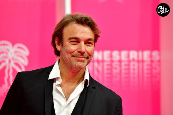 Épuisé, il craint de se noyer pendant la scène et doit ensuite la refaire une seconde fois.

Patrick Puydebat au photocall de la seconde soirée du festival Canneseries saison 3 au Palais des Festivals à Cannes, le 10 octobre 2020. Canneseries se déroule du 9 au 14 octobre avec des mesures sanitaires importantes dues au COVID-19. © Bruno Bebert / Bestimage
