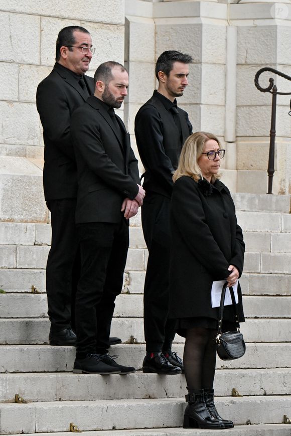 La veuve Béatrice Frécenon-Guillaume et ses fils David et Alexandre - Sorties des obsèques de Didier Guillaume (ancien ministre de l'Agriculture entre 2018 et 2020 et ancien Ministre d'Etat de Monaco 2024–2025)  en la cathédrale Notre-Dame-Immaculée de Monaco le 23 janvier 2025. © Bruno Bebert/Bestimage