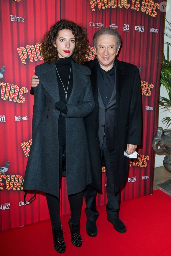 Michel Drucker et sa "petite-fille" Rebecca (fille de Stéfanie Jarre et petite fille de Dany Saval) - Soirée de gala à l'occasion de la première de la pièce "Les producteurs" au Théâtre de Paris à Paris. Le 2 décembre 2021
© Christophe Clovis / Bestimage