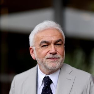 L’animateur de "L’Heure des pros" a publié une photo sur son compte X, dévoilant l’endroit où repose Antoine Federicci, figure historique du football insulaire...

Pascal Praud au village lors des Internationaux de France de Tennis de Roland Garros 2025, à Paris, France, le 4 Juin 2025. © Jacovides-Moreau/Bestimage