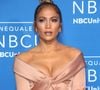 Elle complète cette passion par des séances intensives de HIIT, de course à pied et de soulevé de poids légers.

Jennifer Lopez à la soirée NBC Universal 2017 à New York City, New York, Etats-Unis, le 15 mai 2017. © Sonia Moskowitz/Globe Photos/Zuma Press/Bestimage