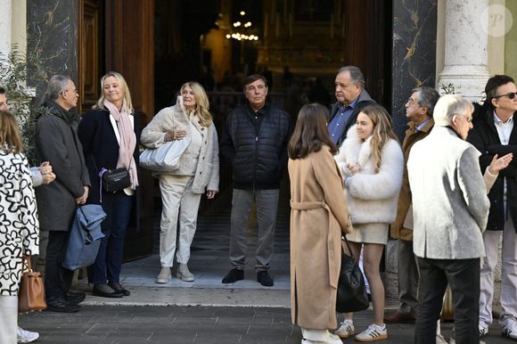 Lors de ses obsèques organisées le 13 janvier 2026 à la cathédrale Sainte-Réparate de Nice, Jean-Pierre Foucault était présent aux côtés de sa compagne pour lui rendre un dernier hommage. 

Jean-Pierre Foucault et son épouse Evelyn Jarre lors de la cérémonie d'enterrement de la présentatrice de télévision Evelyne Leclercq à la cathédrale Sainte-Réparate de Nice, France, le 13 janvier 2026. Elle est décédée le 30 décembre 2025 (à l'âge de 74 ans) à Grasse. Photo par Laurent Coust/ABACAPRESS.COM