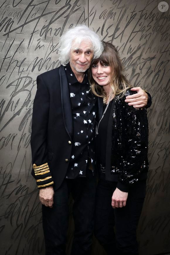 Les photos montrent des moments de détente en famille, des activités pour enfants, des instants de complicité en couple et la splendeur des lieux, y compris l’îlot privé Mangénie. 

Exclusif - Louis Bertignac et sa femme Laetitia en backstage du concert solidaire pour les enfants de la guerre "Ensemble à l'Olympia" à Paris présenté par EliseCare le 10 février 2025.

© Jack Tribeca / Pierre Perusseau / Bestimage