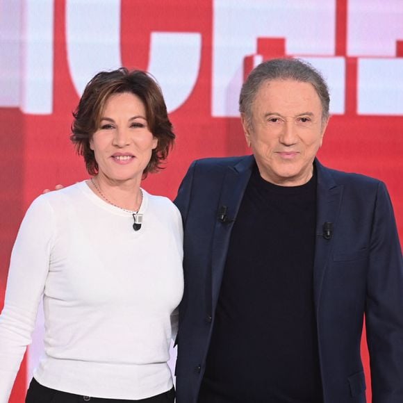 Ce 22 février, Michel Drucker présente un nouveau numéro de "Vivement dimanche".

Exclusif - Mathilde Seigner et Michel Drucker - Enregistrement de l'émission Vivement dimanche au studio Rive gauche, présentée par Michel Drucker . Diffusion sur France 3  © Guillaume Gaffiot/Bestimage