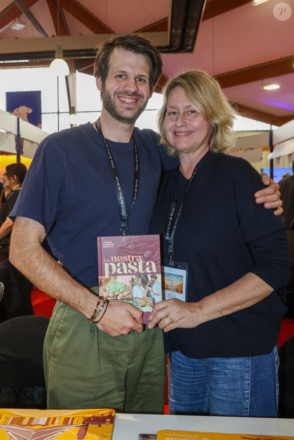 Alessandro et Luana Belmondo à la Halle Georges Brassens de Brive-la-Gaillarde pour la 43eme Foire du Livre de Brive, le 7 novembre 2025.©Jean-Marc LHOMER/Bestimage.
