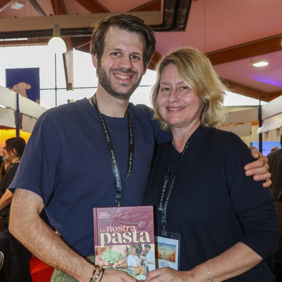 Alessandro et Luana Belmondo à la Halle Georges Brassens de Brive-la-Gaillarde pour la 43eme Foire du Livre de Brive, le 7 novembre 2025.©Jean-Marc LHOMER/Bestimage.