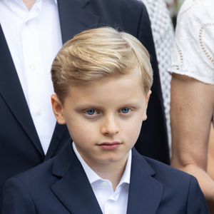 Le jeune homme était assorti à son papa et portait une veste de costume bleu foncé

Le prince Jacques de Monaco, marquis des Baux au 'Pique-nique des Monégasques’, Monaco.6 septembre 2025 © Olivier Huitel/Pool Monaco/Bestimage