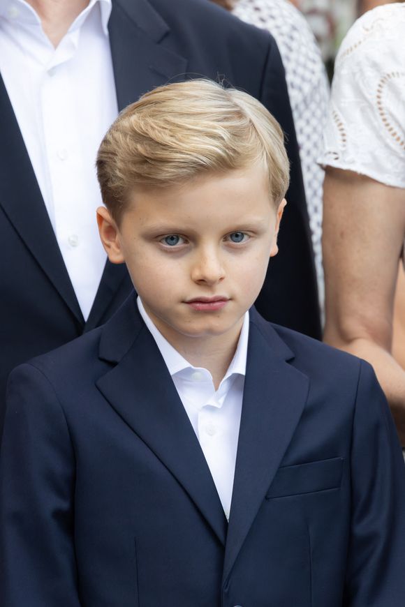 Le jeune homme était assorti à son papa et portait une veste de costume bleu foncé

Le prince Jacques de Monaco, marquis des Baux au 'Pique-nique des Monégasques’, Monaco.6 septembre 2025 © Olivier Huitel/Pool Monaco/Bestimage
