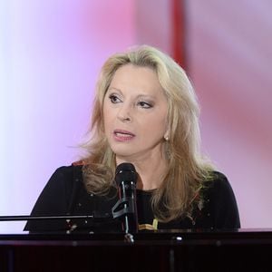 Véronique Sanson - Enregistrement de l'émission "Vivement Dimanche", qui sera diffusée le 26 avril 2015. Le 22 avril 2015. Photo par COADIC GUIREC / BESTIMAGE