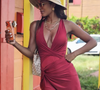 La jeune femme a aussi ébloui ses abonnés en s'affichant dans une magnifique robe rouge croisée et fendue au décolleté plongeant.

Harry Roselmack en voyage avec sa compagne Jennifer Galap
