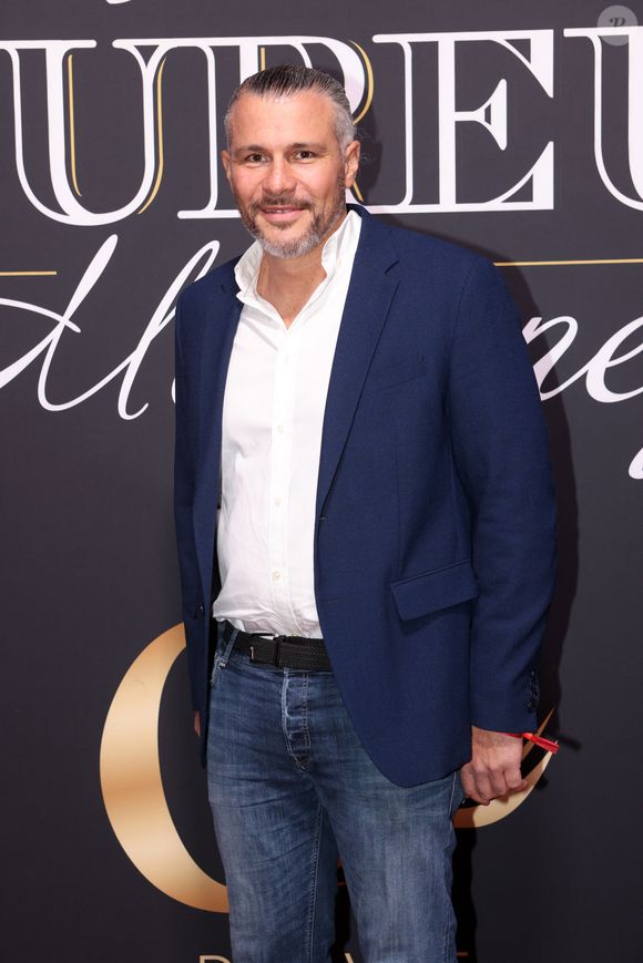 Côté cuisine, le célèbre juré de M6 a imaginé une carte généreuse et réconfortante qui revisite avec sa patte les grands classiques du bistrot français.

Exclusif - Glenn Viel, Chef 3 étoiles Oustau de Baumanière - Dîner de gala de la cérémonie du Guide Michelin à la Maison Peureux-Massenez à Dieffenbach-au-Val le 5 mars 2023. © Jean-Marc Lhomer/Bestimage