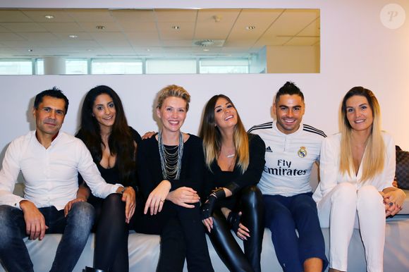 Exclusif - Thierry, 44 ans ("Qui veut épouser mon fils 3"), Elodie, 22 ans ("Secret Story 8"), Lucie Mariotti (la love coach de l'émission), Martika, 23 ans ( "L'Ile des Vérités 1" et "Le Bachelor 2"), Ricardo, 24 ans ("Friends Trip") et Marie, 29 ans ("Secret Story 5", "Les Anges 4" et "Les Anges 5") lors de la conférence de presse de présentation de "La Villa des coeurs brisés", la nouvelle émission de télé-réalité de la chaîne NT1, au siège de TF1 à Boulogne-Billancourt, le 28 octobre 2015.