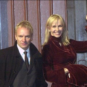 Le 21 décembre 2000, Sting et sa femme Trudie Styler devant la cathédrale de Dornoch après le baptême de Rocco, le fils de Madonna. © John Paul/LFI/ABACA