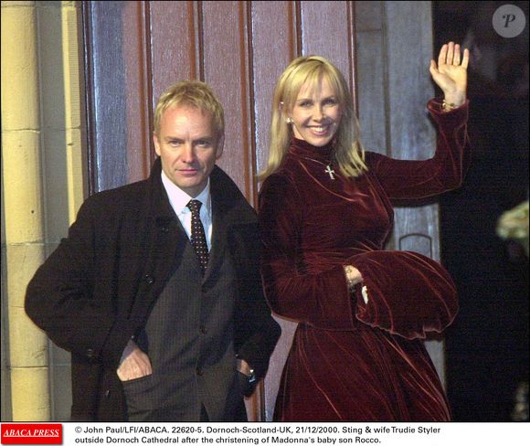 Le 21 décembre 2000, Sting et sa femme Trudie Styler devant la cathédrale de Dornoch après le baptême de Rocco, le fils de Madonna. © John Paul/LFI/ABACA