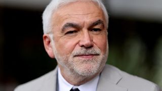 Des chances minces de s'en sortir : Pascal Praud pris en charge par des professionnels