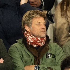 Laurent Delahousse - Célébrités dans les tribunes du match de 8ème de finale aller de la Ligue Des Champions 2025-2026 (LDC) "PSG - Chelsea (5-2)" au Parc des Princes à Paris le 11 mars 2026. © Cyril Moreau/Bestimage