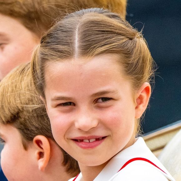 La princesse Charlotte adore le sport
La princesse Charlotte de Galles - La famille royale d'Angleterre lors du défilé "Trooping the Colour" à Londres.  Backgrid USA / Bestimage