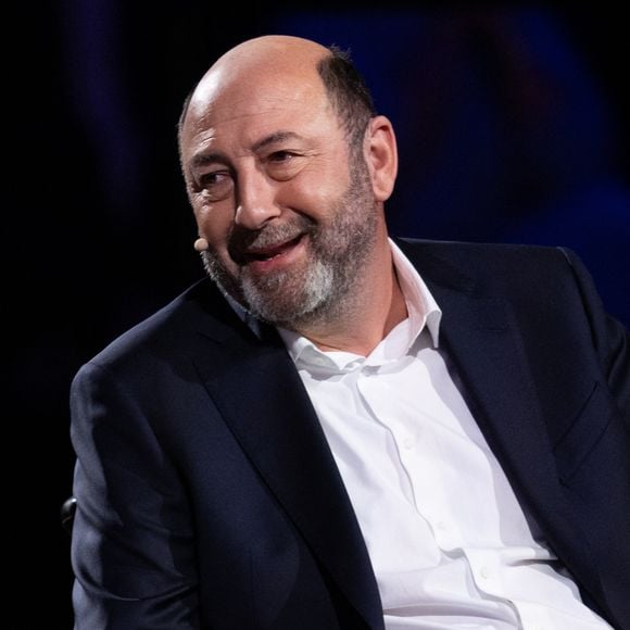 Exclusif - Kad Merad lors de l'enregistrement de l'émission "La chanson secrète N°14", présentée par Nikos Aliagas et diffusée le 26 décembre sur TF1, à Paris le 9 décembre 2025. © Jacovides-Moreau/Bestimage