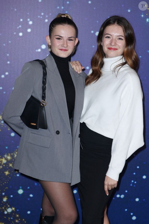 Chaque cours durait 1h15, photos avec les danseuses incluses.

Alizee Bois et Elsa Bois assistent à la première de WISH au Grand Rex à Paris, France, le 13 novembre 2023. Photo par Jerome Dominé/ABACAPRESS.COM
